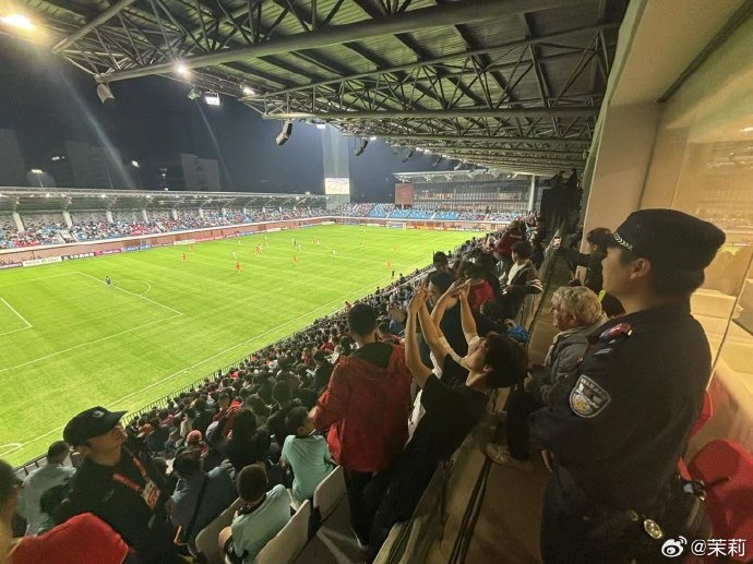  前國足主帥米盧現(xiàn)身球場，觀看U20國足vs卡塔爾U20