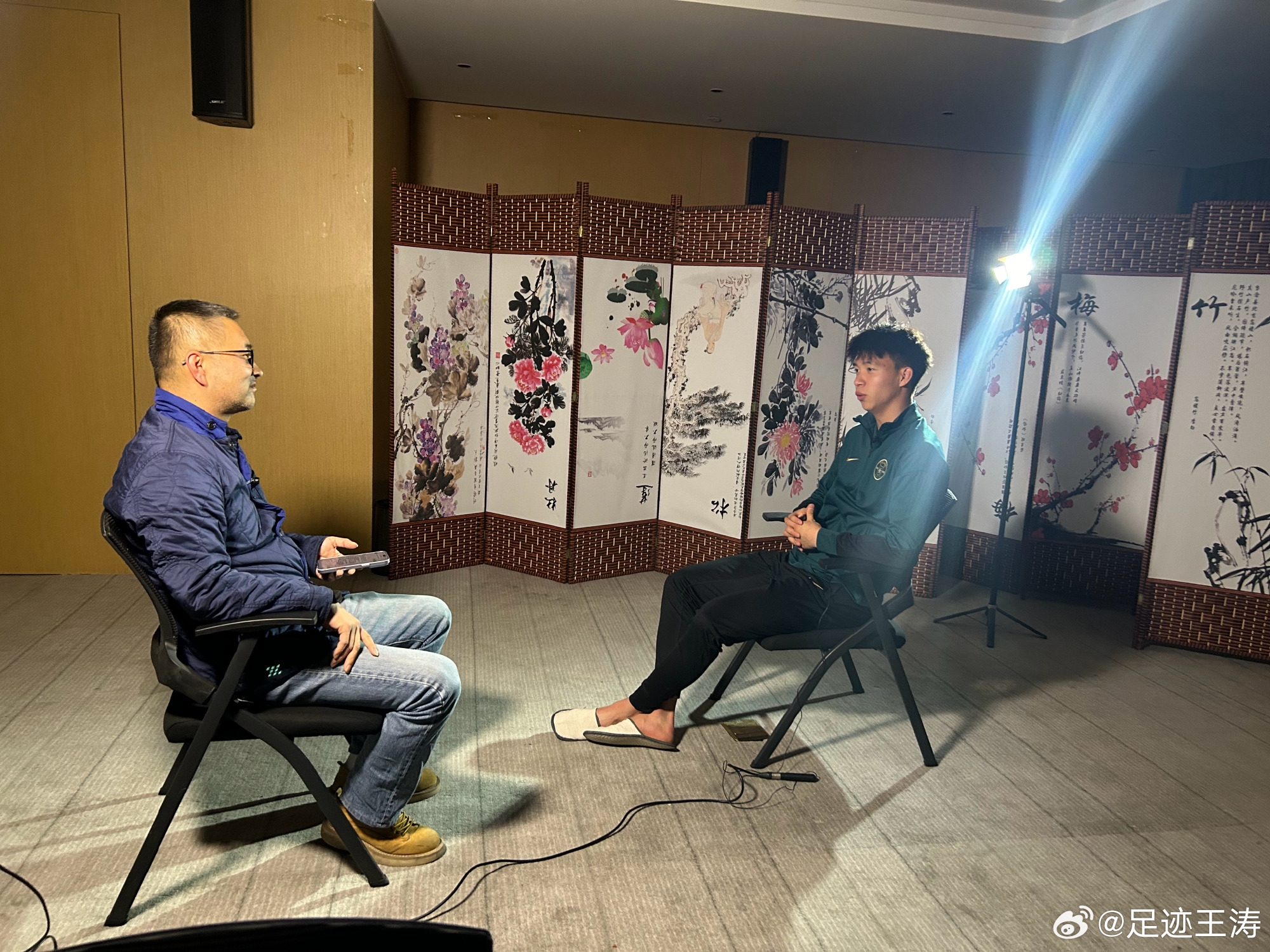  記者：王鈺棟視韋世豪為偶像&想加他微信，現(xiàn)進(jìn)了國足不知加到?jīng)]