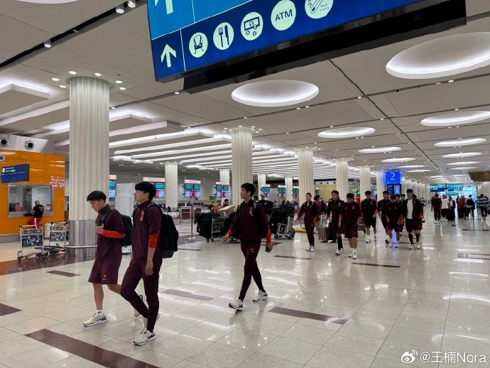  進(jìn)入客戰(zhàn)沙特最后沖刺！國(guó)足離開(kāi)迪拜，乘坐班機(jī)前往利雅得
