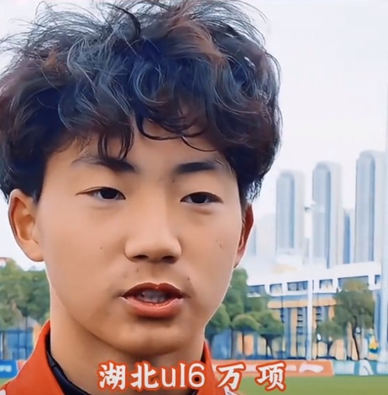  萬項談全運會吊射破門：發(fā)現(xiàn)門將站位不是很好，就很自信的射門