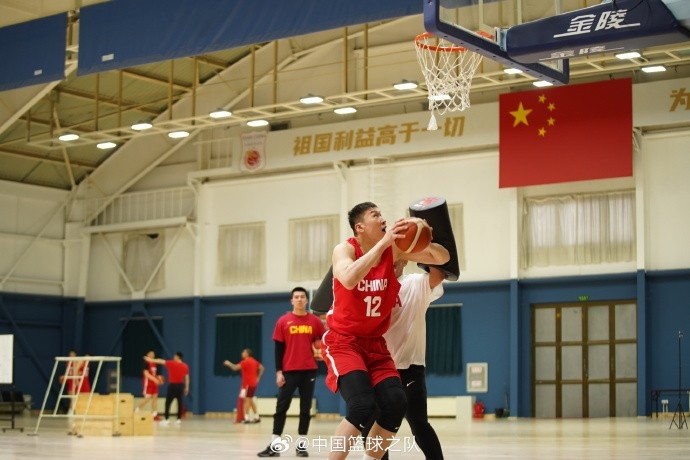  中國籃球之隊(duì)官博：大塊頭 大能量 祝李炎哲25歲生日快樂！