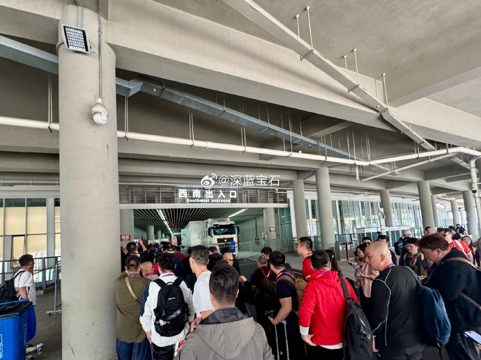  盛況空前！記者曬照：距離中澳之戰(zhàn)還有三小時，現(xiàn)場記者已超百名