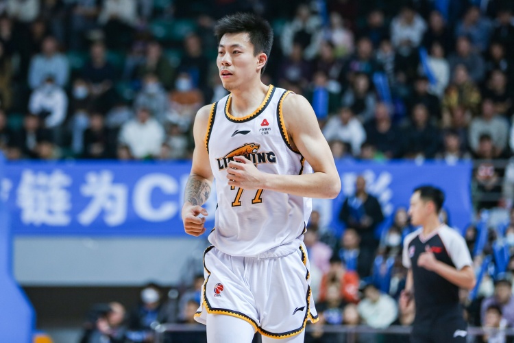  復(fù)出還要找狀態(tài)！張鎮(zhèn)麟半場6中1僅拿2分1板4助1斷