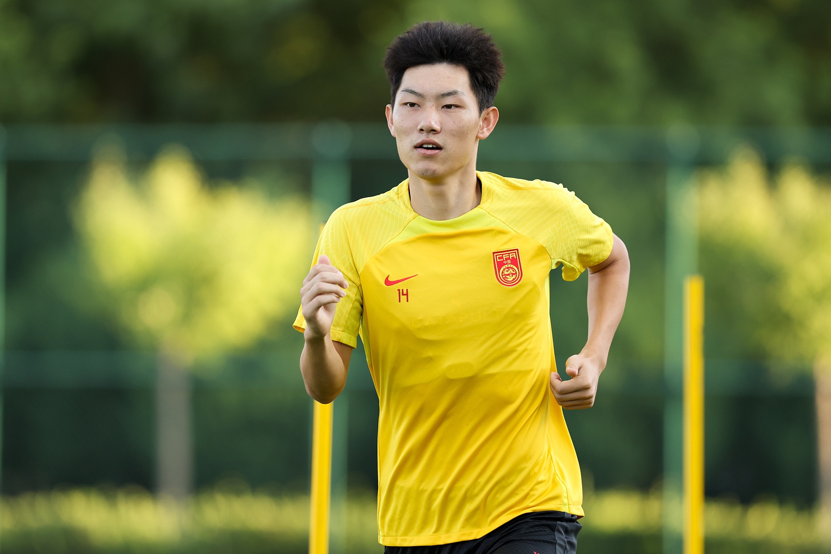  魯媒：泰山隊(duì)抵達(dá)梅州五外援齊整，四名國(guó)腳可出戰(zhàn)史松宸隨隊(duì)