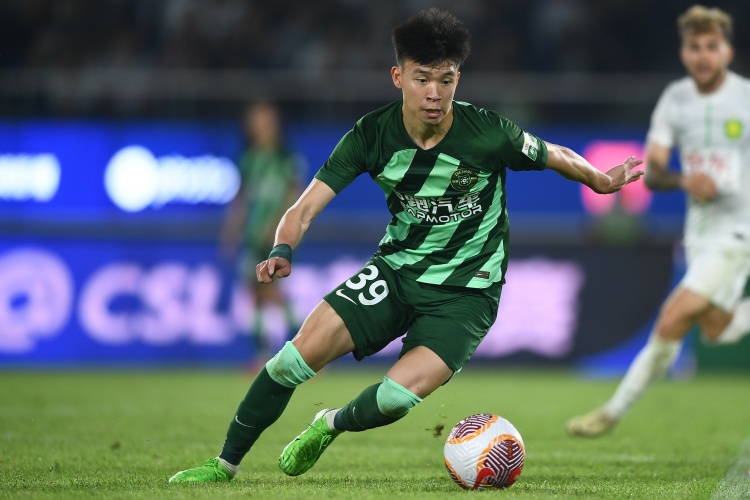  打幾分？浙江小將王鈺棟半場數(shù)據(jù)：觸球19次，2次射門0射正