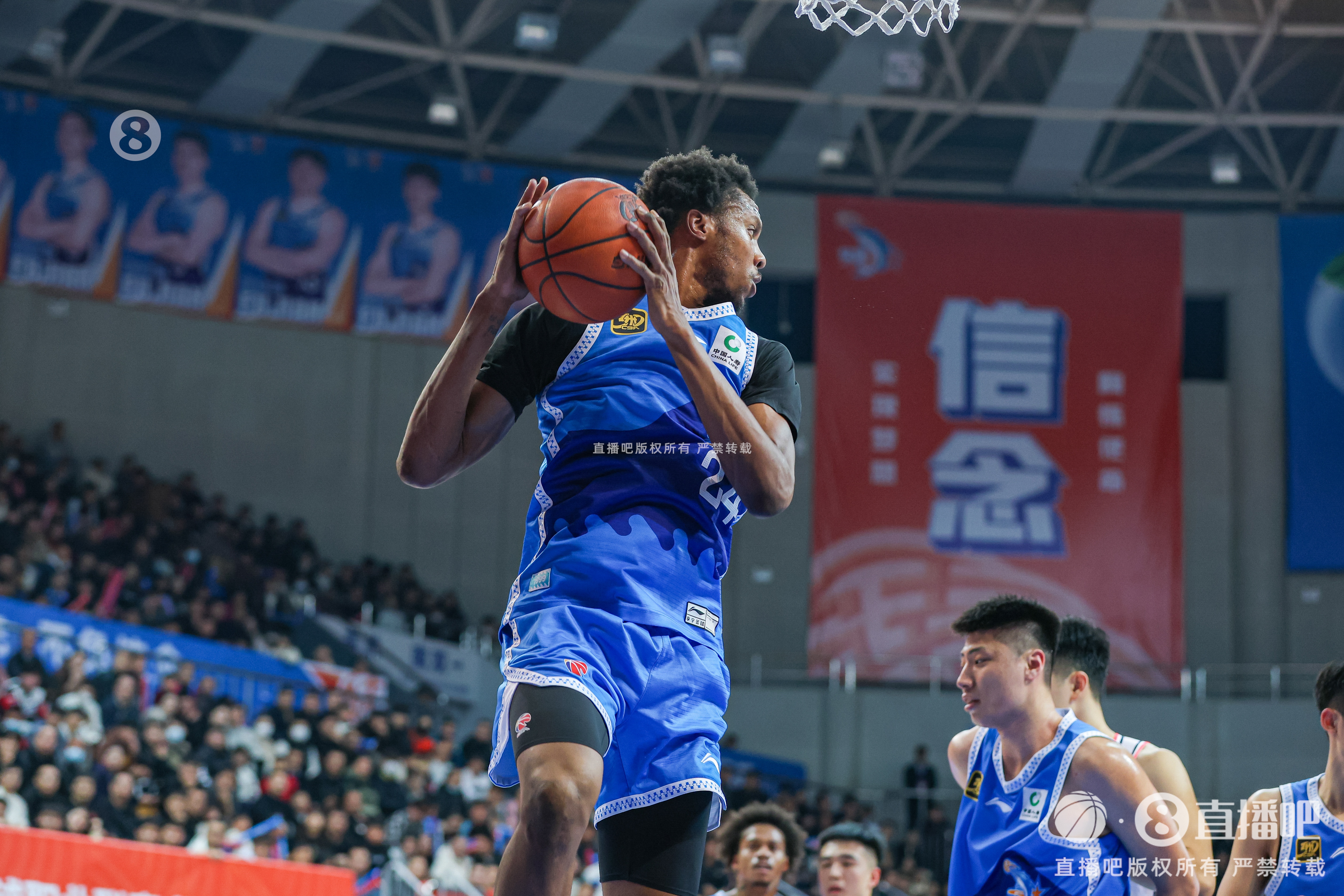  今天效率是真高！路易斯-金20中15&三分7中5怒砍41分8板4斷