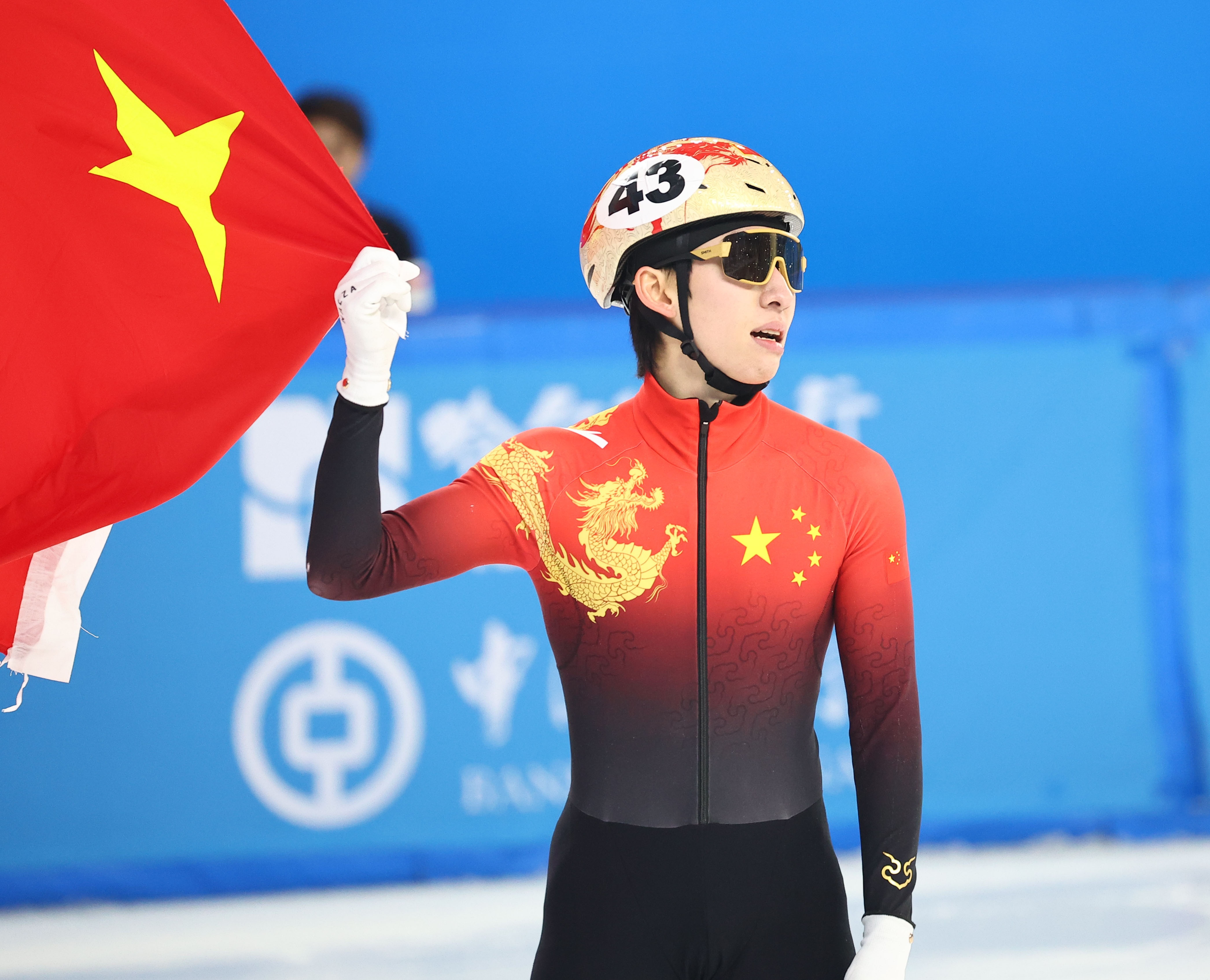  媒體人：中國(guó)冰雪歸化非常成功，但足球歸化花更多錢卻連水花都沒