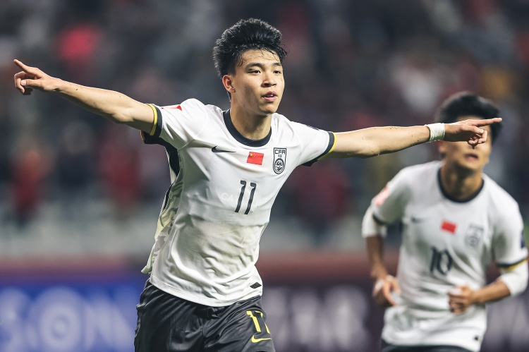  北青體育：18歲“跳級生”王鈺棟有望進(jìn)入國足客戰(zhàn)沙特名單！